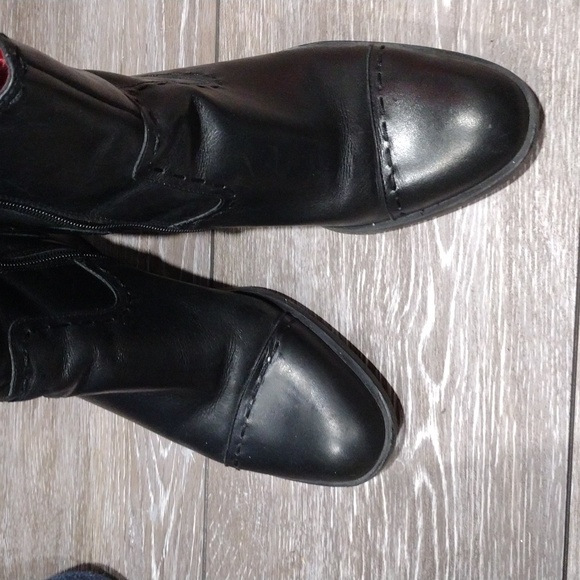 Naturalizer black leather wide stitch zip ankle boots. Size 8.5 - Picture 8 of 11